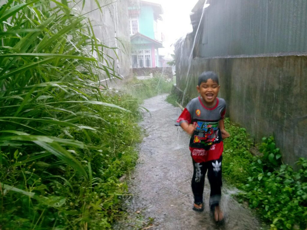 hujan-hujanan