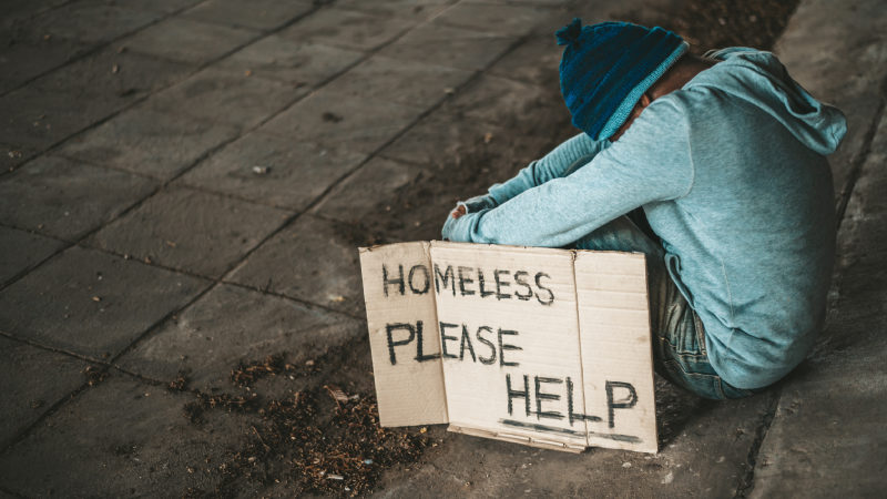 Penyulam Asa di Kandang Ayam